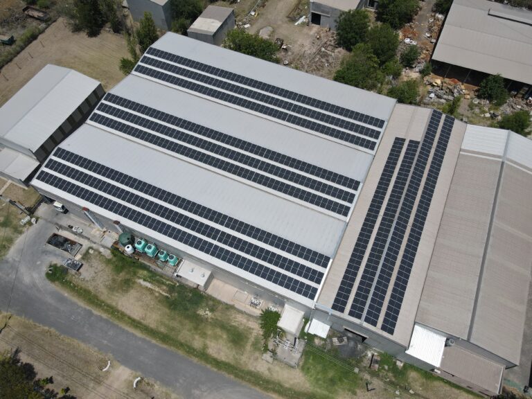 i) instalación SERIN - Ramallo (648 módulos fotovoltaicos monocristalinos de 156 celdas con una potencia de 550W que generan una potencia pico de 356.400Wp)