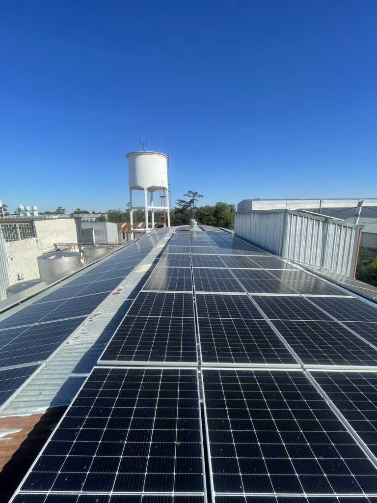Instalación de paneles solares en Agrofácil